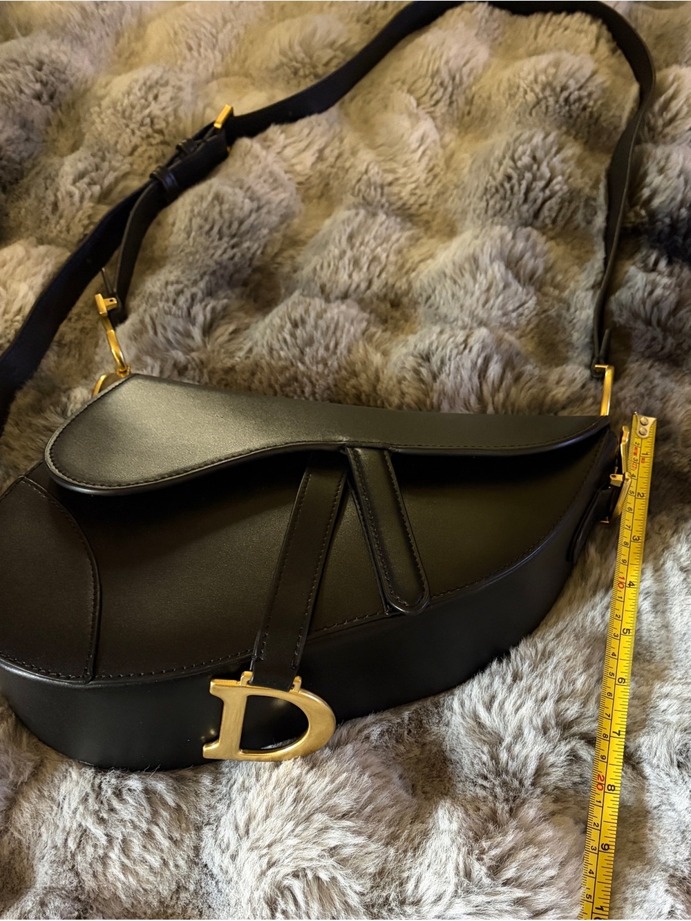 Dior Black Leather Saddle Crossbody w/Gold 'D'Charm check pictures read messages - Picture 12 of 15